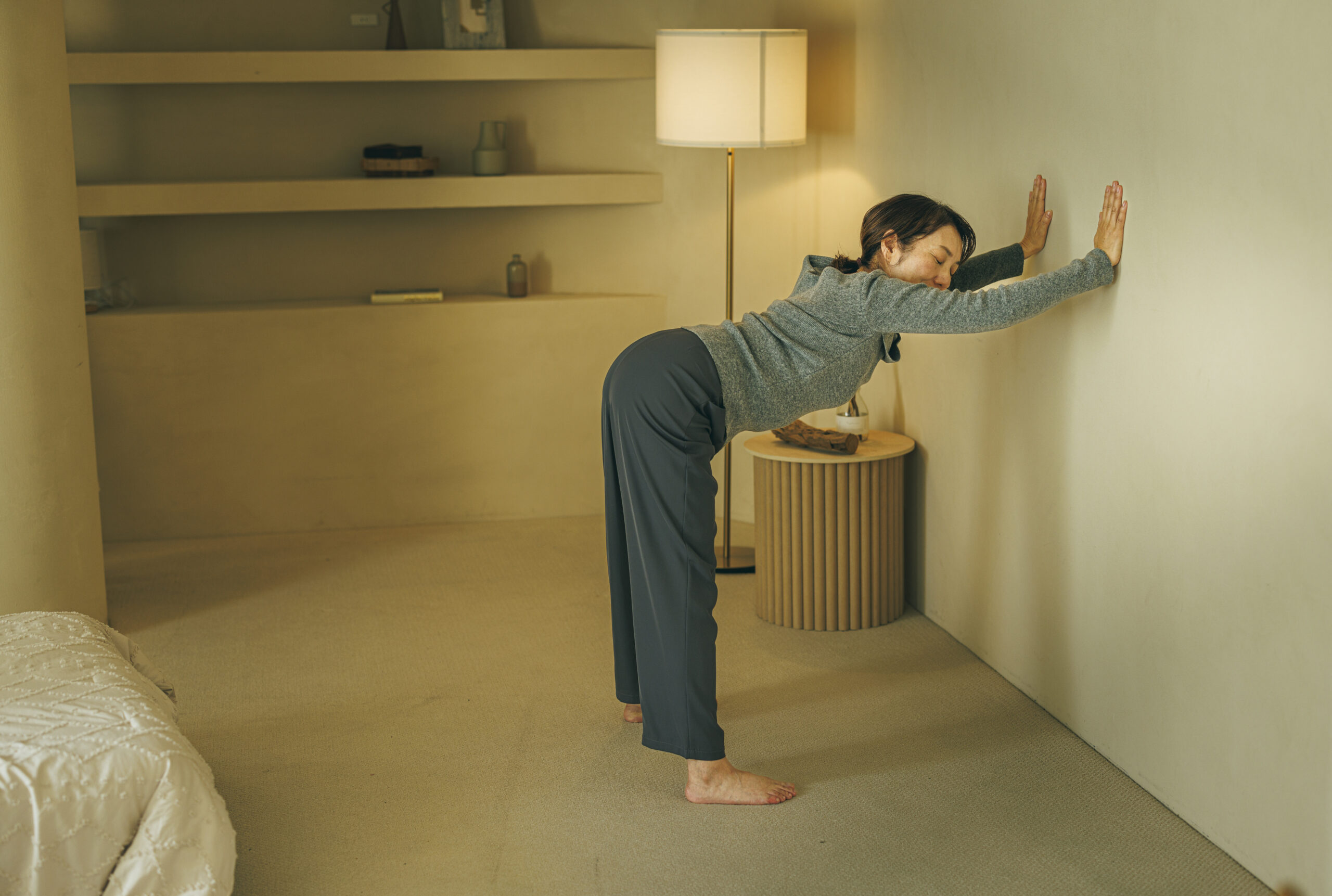 姿勢改善に効く! 壁ストレッチ