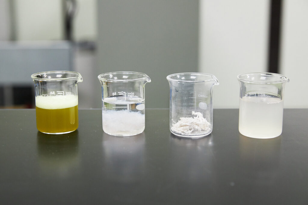 左から順に精製