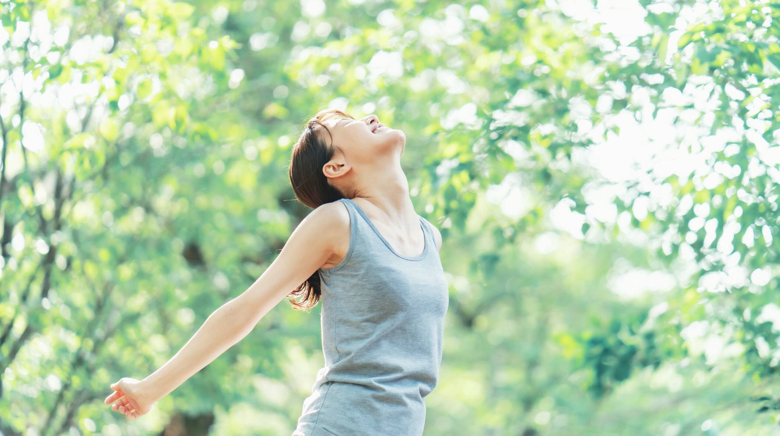胸を開いて春に備える ～壁ストレッチで猫背をほどく～