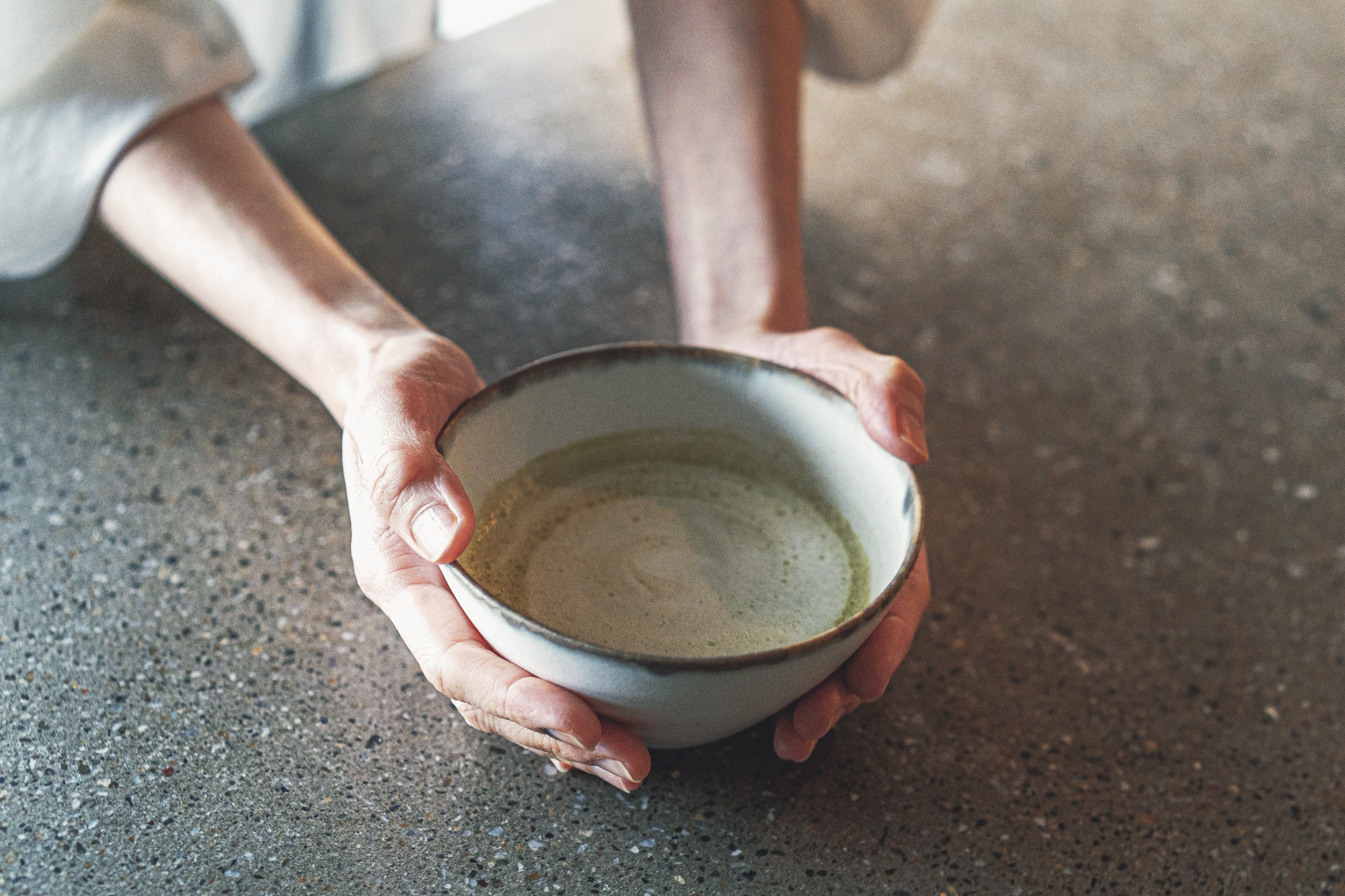 春のゆらぎを整える日本茶ラテ